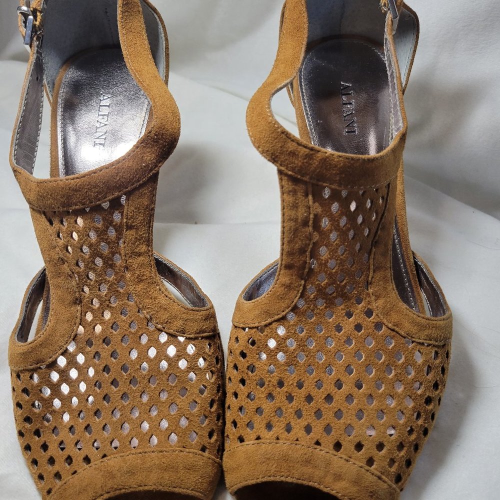 Shoes - Picture 3 of 4